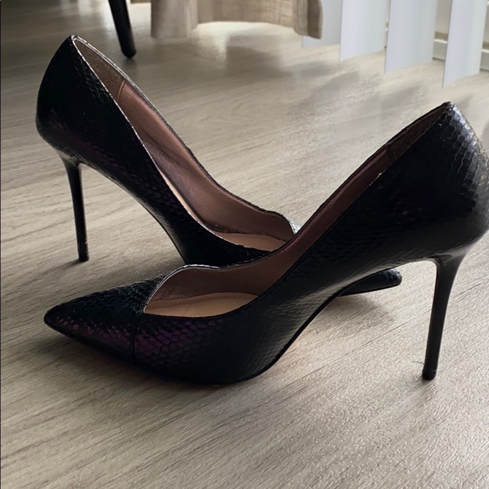 Black Pumps
